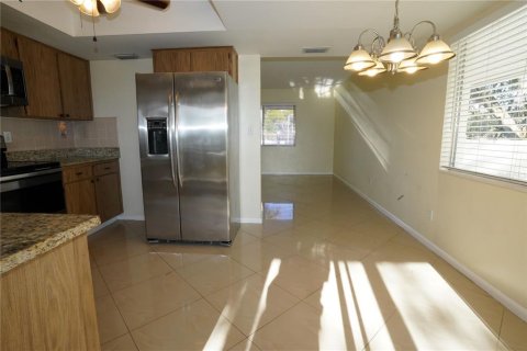 Condominio en venta en Lehigh Acres, Florida, 2 dormitorios, 69.12 m2 № 2100361 - foto 4