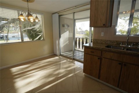 Condominio en venta en Lehigh Acres, Florida, 2 dormitorios, 69.12 m2 № 2100361 - foto 8