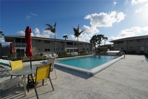 Condominio en venta en Lehigh Acres, Florida, 2 dormitorios, 69.12 m2 № 2100361 - foto 13