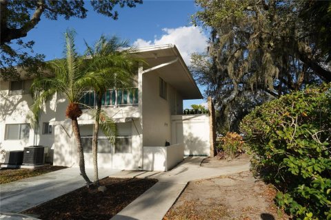 Condominio en venta en Lehigh Acres, Florida, 2 dormitorios, 69.12 m2 № 2100361 - foto 2