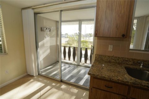 Condominio en venta en Lehigh Acres, Florida, 2 dormitorios, 69.12 m2 № 2100361 - foto 7
