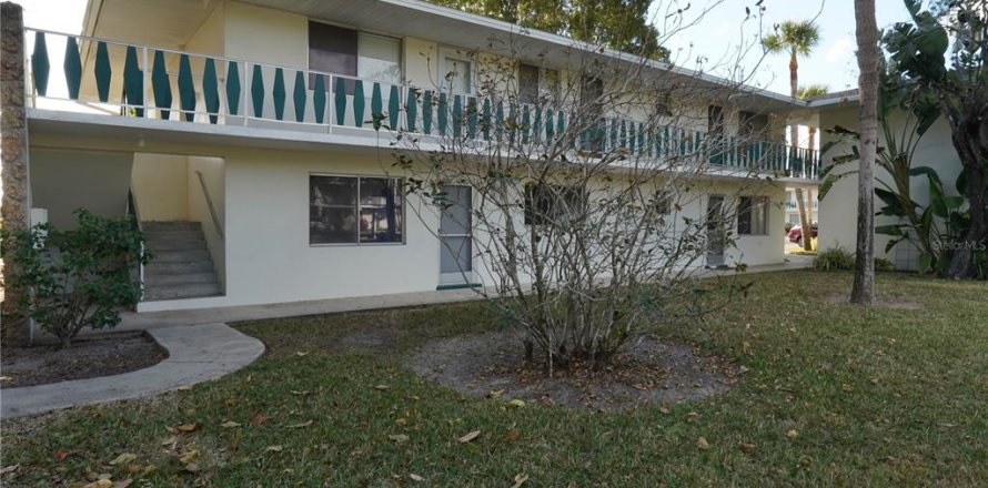 Condominio en Lehigh Acres, Florida, 2 dormitorios № 2100361