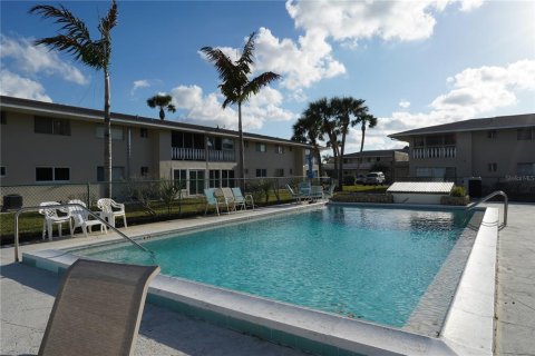 Condominio en venta en Lehigh Acres, Florida, 2 dormitorios, 69.12 m2 № 2100361 - foto 14
