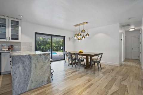 Купить виллу или дом в Пальметто-Бей, Флорида 4 спальни, 170.29м2, № 2041418 - фото 9