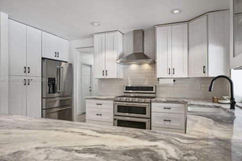 Купить виллу или дом в Пальметто-Бей, Флорида 4 спальни, 170.29м2, № 2041418 - фото 12