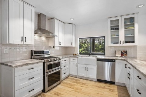 Купить виллу или дом в Пальметто-Бей, Флорида 4 спальни, 170.29м2, № 2041418 - фото 13