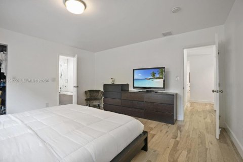 Купить виллу или дом в Пальметто-Бей, Флорида 4 спальни, 170.29м2, № 2041418 - фото 17