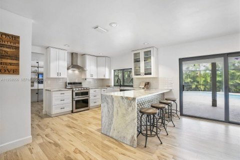 Купить виллу или дом в Пальметто-Бей, Флорида 4 спальни, 170.29м2, № 2041418 - фото 11