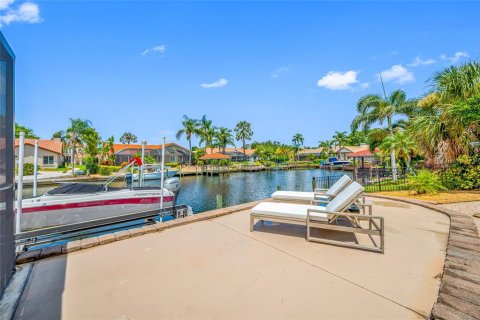 House in Tampa, Florida 4 bedrooms, 256.78 sq.m. № 1873959 - photo 8
