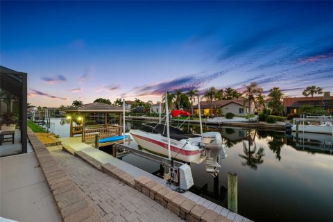 House in Tampa, Florida 4 bedrooms, 256.78 sq.m. № 1873959 - photo 2
