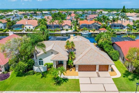 House in Tampa, Florida 4 bedrooms, 256.78 sq.m. № 1873959 - photo 6