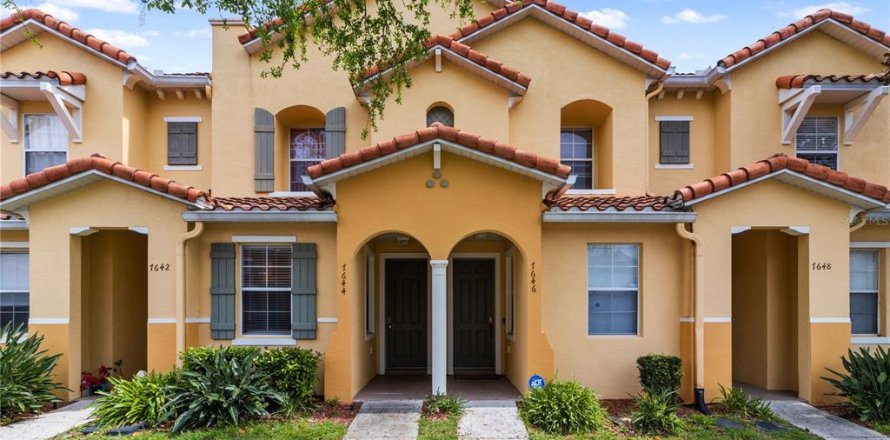 Adosado en Kissimmee, Florida 3 dormitorios, 110.27 m2 № 2215442