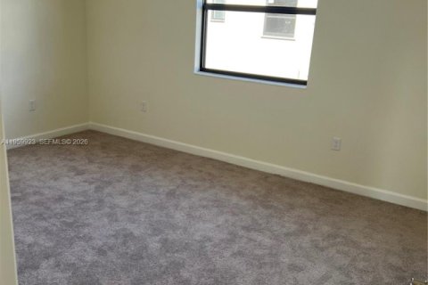 House in Hialeah, Florida 3 bedrooms, 153.29 sq.m. № 2023442 - photo 29