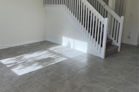 House in Hialeah, Florida 3 bedrooms, 153.29 sq.m. № 2023442 - photo 5