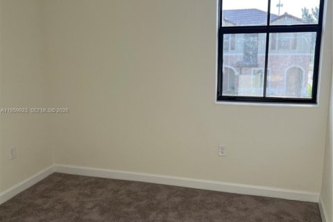 House in Hialeah, Florida 3 bedrooms, 153.29 sq.m. № 2023442 - photo 24