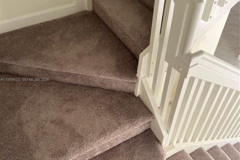 House in Hialeah, Florida 3 bedrooms, 153.29 sq.m. № 2023442 - photo 19