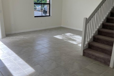 House in Hialeah, Florida 3 bedrooms, 153.29 sq.m. № 2023442 - photo 7