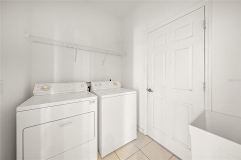 House in Sarasota, Florida 3 bedrooms, 217.02 sq.m. № 1876003 - photo 28