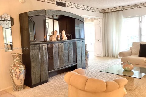 Condo in Pompano Beach, Florida, 2 bedrooms  № 2004558 - photo 14