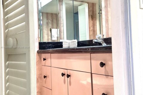 Condo in Pompano Beach, Florida, 2 bedrooms  № 2004558 - photo 27