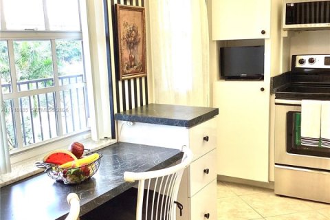 Condo in Pompano Beach, Florida, 2 bedrooms  № 2004558 - photo 7