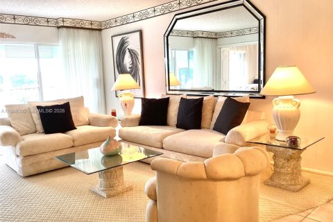 Condo in Pompano Beach, Florida, 2 bedrooms  № 2004558 - photo 12