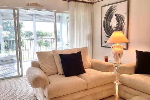 Condo in Pompano Beach, Florida, 2 bedrooms  № 2004558 - photo 15