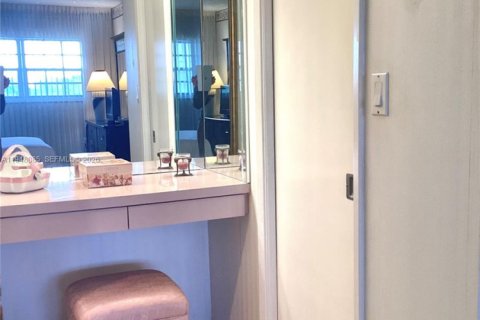 Condo in Pompano Beach, Florida, 2 bedrooms  № 2004558 - photo 26