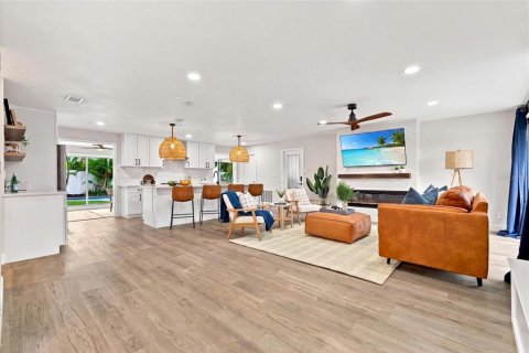 Villa ou maison à vendre à Saint Petersburg, Floride: 3 chambres, 164.25 m2 № 2308359 - photo 4