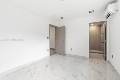 House in Hallandale Beach, Florida 3 bedrooms, 133.04 sq.m. № 1990903 - photo 22