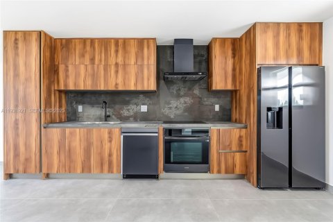 House in Hallandale Beach, Florida 3 bedrooms, 133.04 sq.m. № 1990903 - photo 3