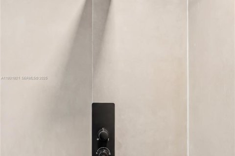 House in Hallandale Beach, Florida 3 bedrooms, 133.04 sq.m. № 1990903 - photo 19