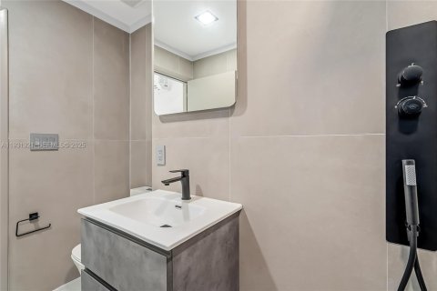 House in Hallandale Beach, Florida 3 bedrooms, 133.04 sq.m. № 1990903 - photo 20