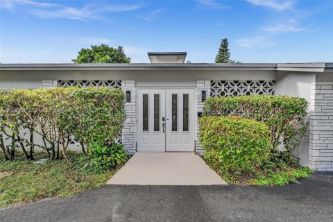 Villa ou maison à vendre à Hollywood, Floride: 4 chambres, 151.9 m2 № 2338432 - photo 3