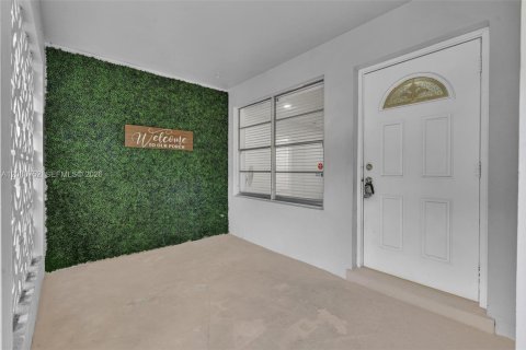 Villa ou maison à vendre à Hollywood, Floride: 4 chambres, 151.9 m2 № 2338432 - photo 5
