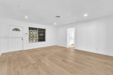 Villa ou maison à vendre à Hollywood, Floride: 4 chambres, 151.9 m2 № 2338432 - photo 10