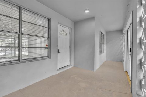 Villa ou maison à vendre à Hollywood, Floride: 4 chambres, 151.9 m2 № 2338432 - photo 7