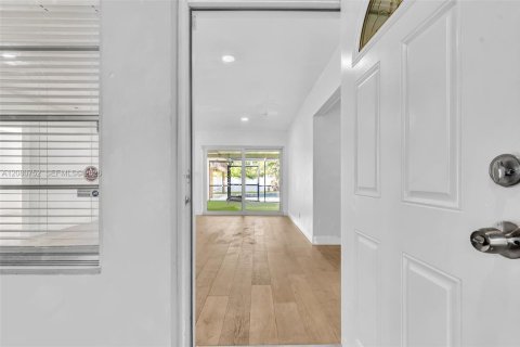 Villa ou maison à vendre à Hollywood, Floride: 4 chambres, 151.9 m2 № 2338432 - photo 8