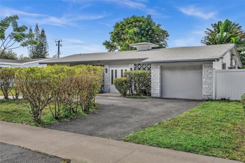 Villa ou maison à Hollywood, Floride 4 chambres, 151.9 m2 № 2338432