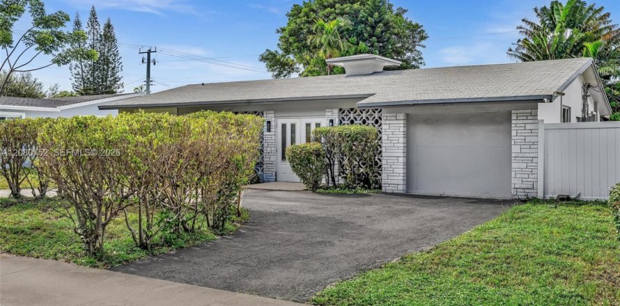 Villa ou maison à Hollywood, Floride 4 chambres, 151.9 m2 № 2338432