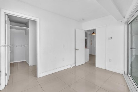 Villa ou maison à vendre à Hollywood, Floride: 4 chambres, 151.9 m2 № 2338432 - photo 21
