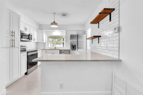 Villa ou maison à vendre à Hollywood, Floride: 4 chambres, 151.9 m2 № 2338432 - photo 27