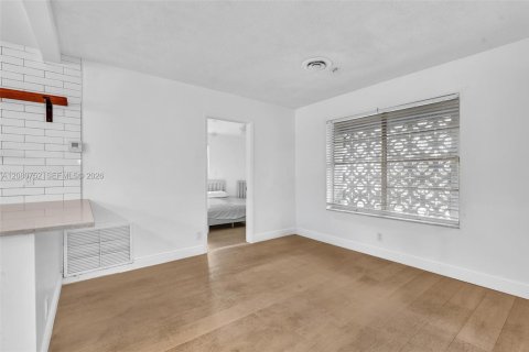 Villa ou maison à vendre à Hollywood, Floride: 4 chambres, 151.9 m2 № 2338432 - photo 15