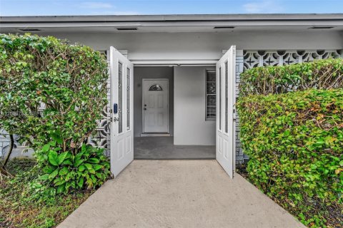 Villa ou maison à vendre à Hollywood, Floride: 4 chambres, 151.9 m2 № 2338432 - photo 4