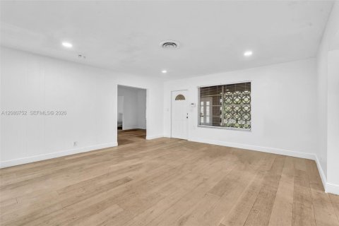 Villa ou maison à vendre à Hollywood, Floride: 4 chambres, 151.9 m2 № 2338432 - photo 11