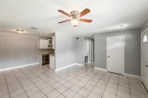 Villa ou maison à louer à Orlando, Floride: 4 chambres, 125.98 m2 № 2419924 - photo 4