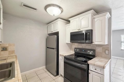 Villa ou maison à louer à Orlando, Floride: 4 chambres, 125.98 m2 № 2419924 - photo 7
