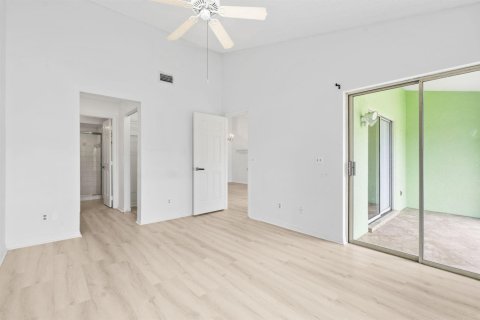 Townhouse in Vero Beach, Florida 2 bedrooms, 104.61 sq.m. № 2315719 - photo 13