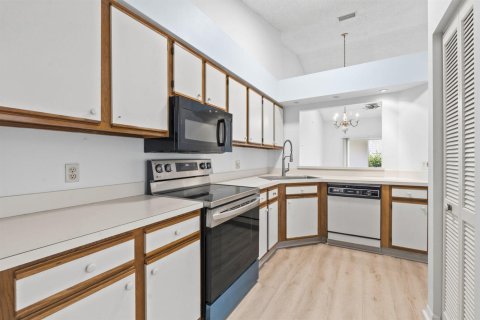 Townhouse in Vero Beach, Florida 2 bedrooms, 104.61 sq.m. № 2315719 - photo 16