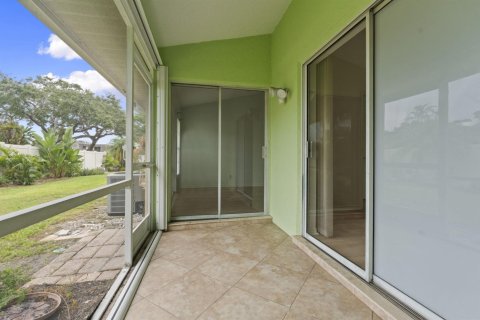 Townhouse in Vero Beach, Florida 2 bedrooms, 104.61 sq.m. № 2315719 - photo 8